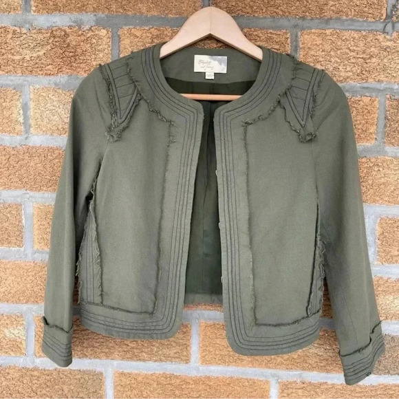 Elizabeth and James
Olive DistressedMilitaryJacket size 0 - Picture 2 of 10
